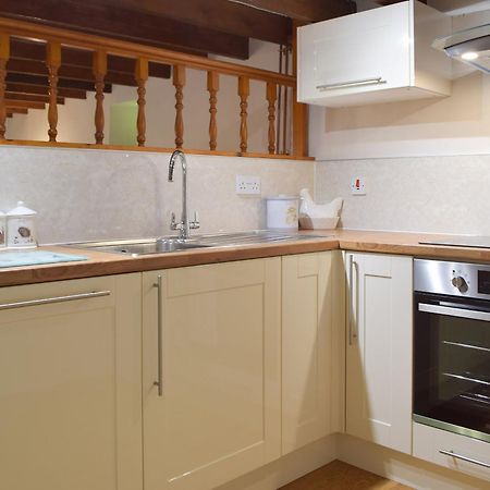 Hay Barn - Dinas Country Club Villa Екстериор снимка